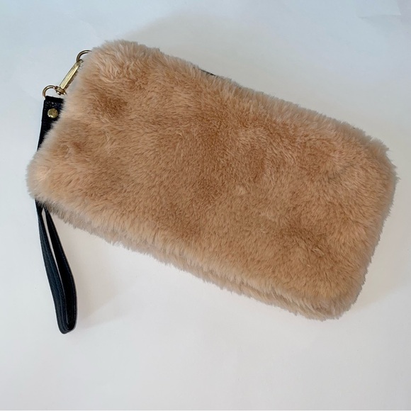 NWOT MACY’S CREAM FAUX FUR CLUTCH BAG ✨ - Picture 5 of 5